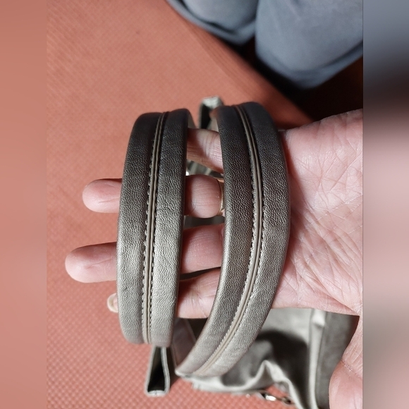 Relic Metallic Double-Front Pocket Tote Over-shoulder Bag - Picture 3 of 16